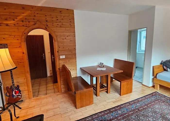 Apartament Helle, Hochwertig Neu Rennovierte Kuenstlerwohnung *