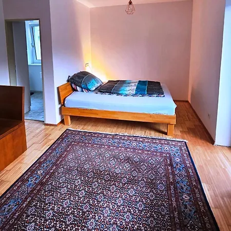 Helle, Hochwertig Neu Rennovierte Kuenstlerwohnung 公寓 *