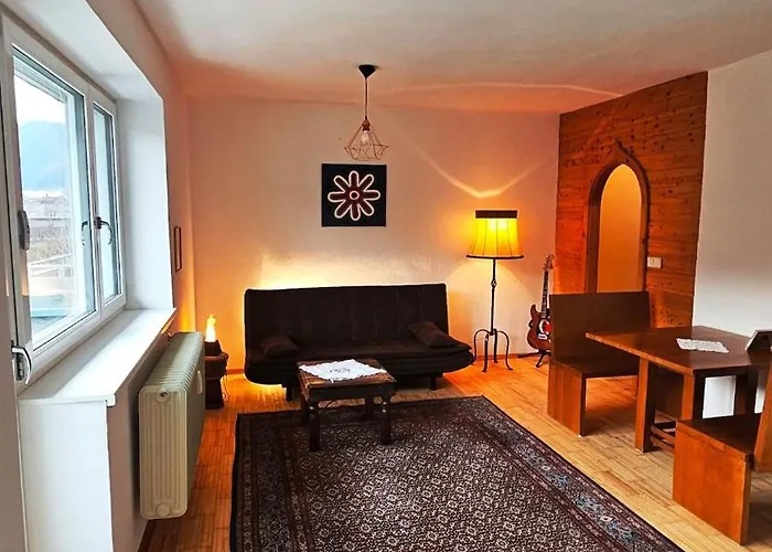 Helle, Hochwertig Neu Rennovierte Kuenstlerwohnung Апартаменты Инсбрук