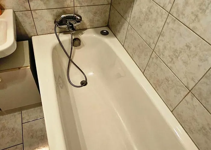 Helle, Hochwertig Neu Rennovierte Kuenstlerwohnung Инсбрук