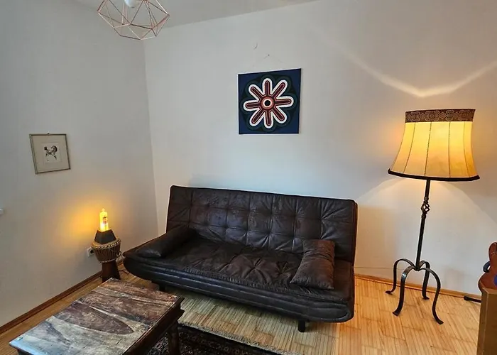 Апартаменты Helle, Hochwertig Neu Rennovierte Kuenstlerwohnung Инсбрук