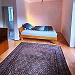Helle, Hochwertig Neu Rennovierte Kuenstlerwohnung Apartman *